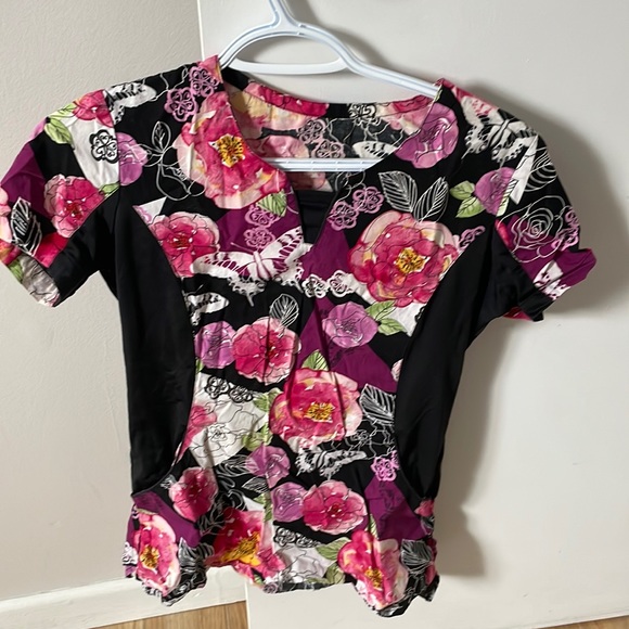 Scrub top - Picture 1 of 3